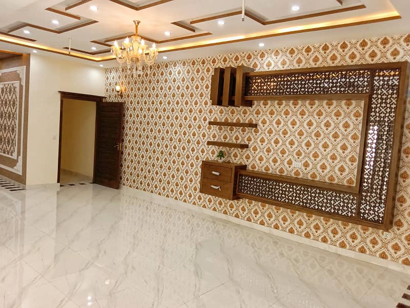 10 Marla Brand New First Entry House For Sale Near Wapda Town Gulshan-E-Lahore Main 65 Feet Road. 2