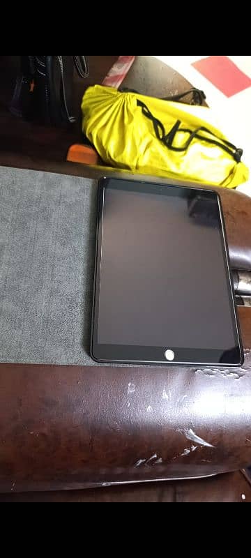 IPad Pro (White Gold Color) 1