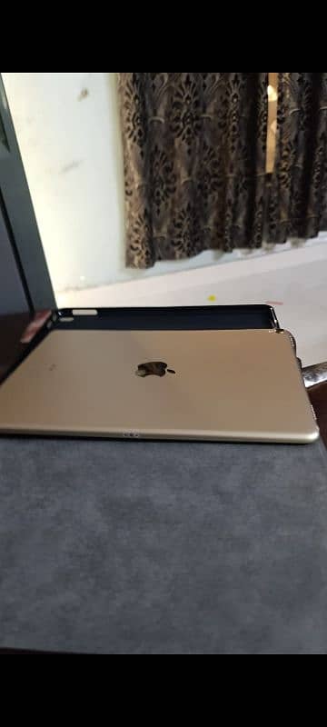 IPad Pro (White Gold Color) 4