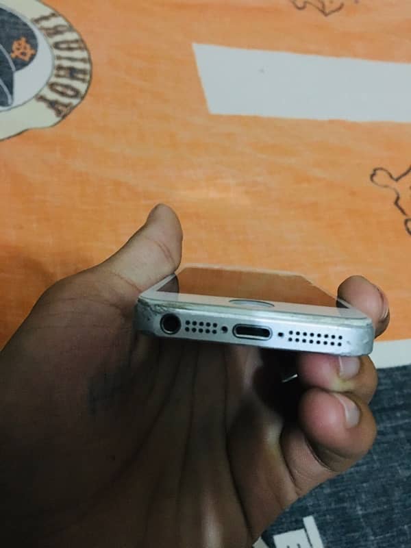 iphone 5s pta approvd 10/8 condition 2