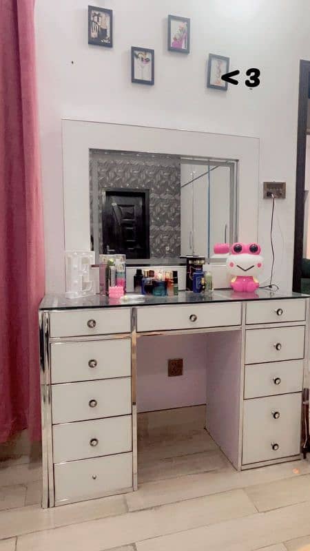 long mirror and vanity for sale, best condition like new 1