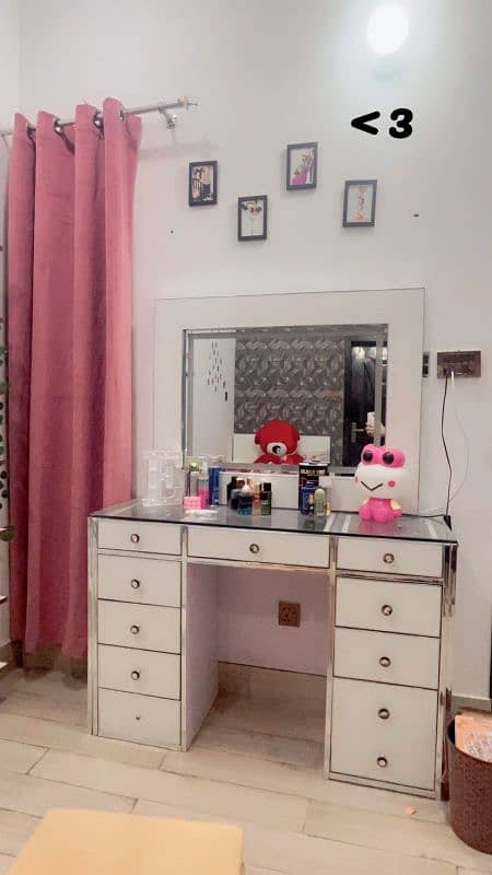 long mirror and vanity for sale, best condition like new 2