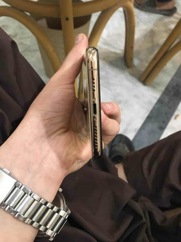 iphone Xs max 64 GB 4