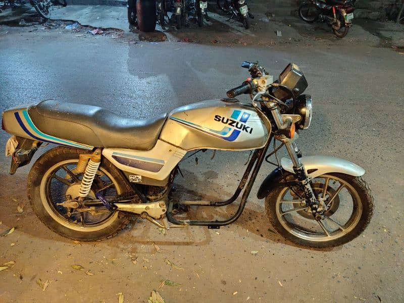 Suzuki GS 450 project up for sale 0