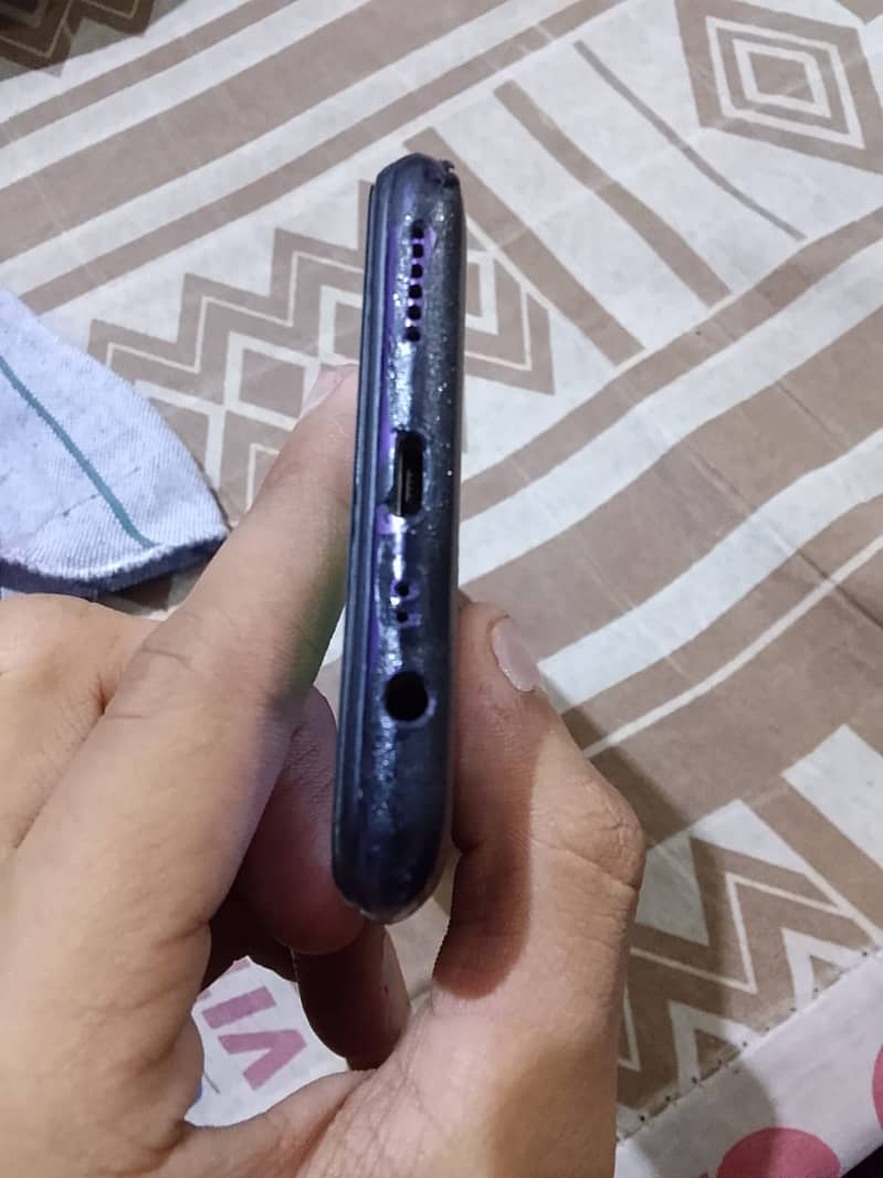 Realme 5 with box 2