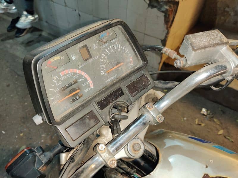 Suzuki GS 450 project up for sale 5