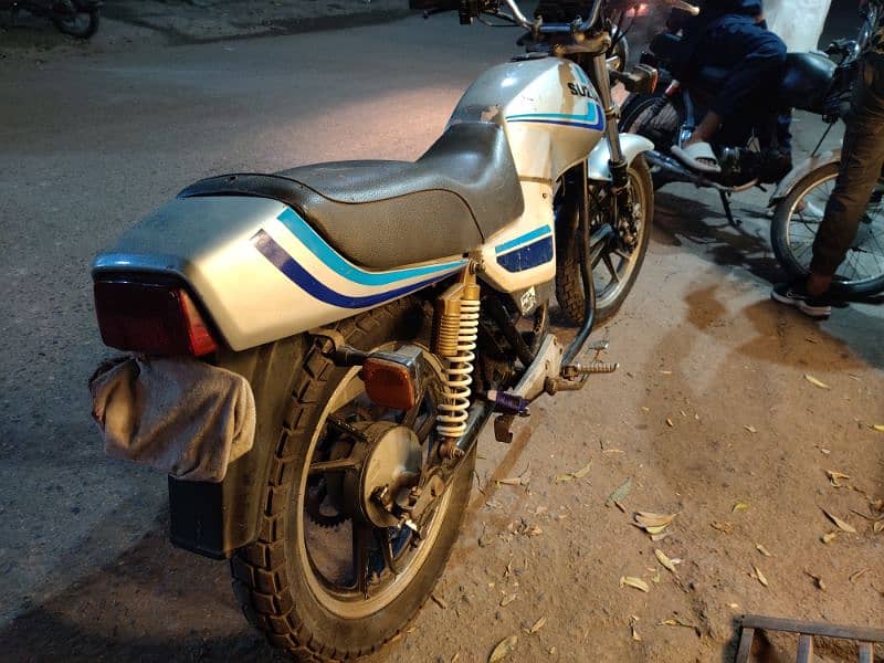 Suzuki GS 450 project up for sale 7