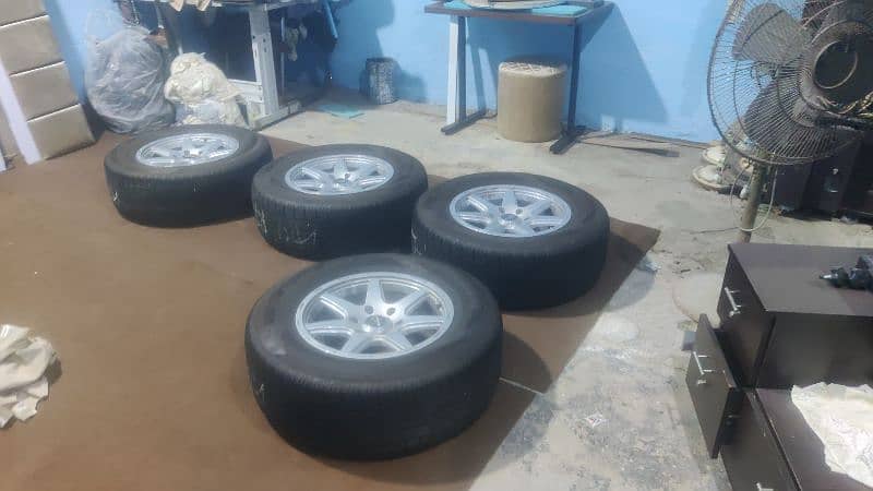 Land Cruiser japanese Original alloy whit japanese tyre 0