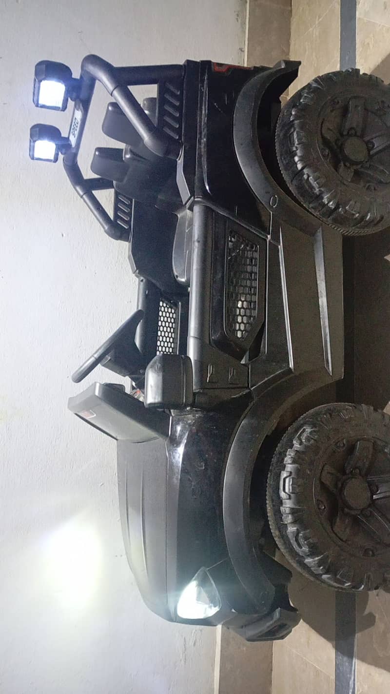 Kids Mercedes jeep 2month used 4