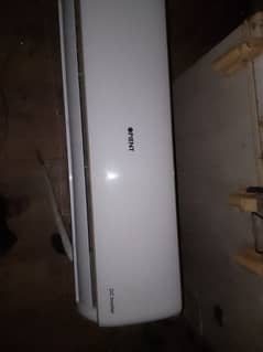 orient DC inverter 1.5 tan available good condition