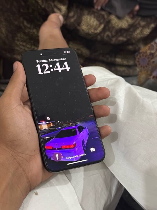 I phone 15 pro max 2 months sim working 1