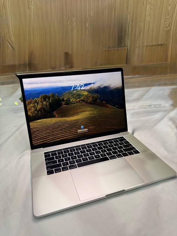 macbook pro 2018 15 inch 32/1tb 0