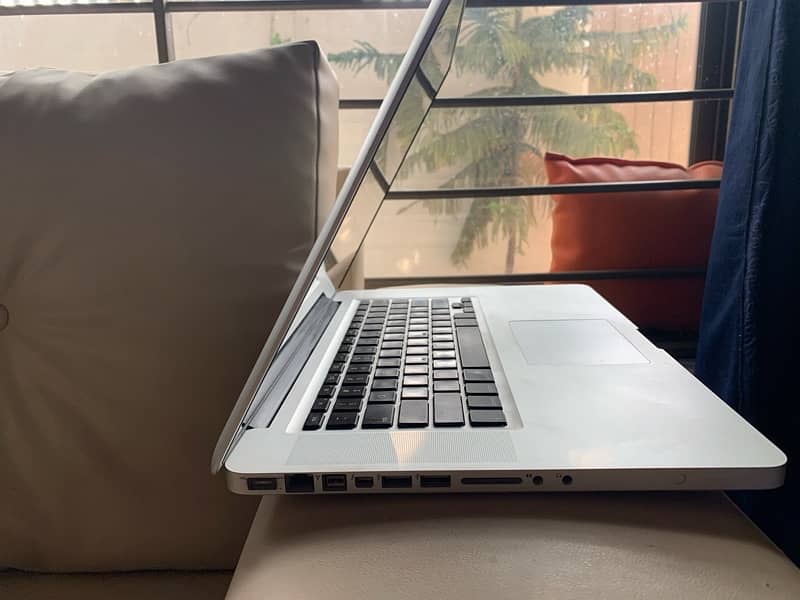 Macbook pro Late 2011, 17 inches, 256 GB 1