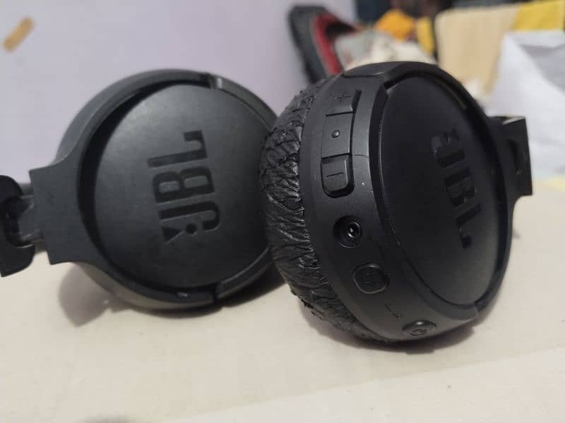 JBL Bluetooth headphones ANC like Bose 7