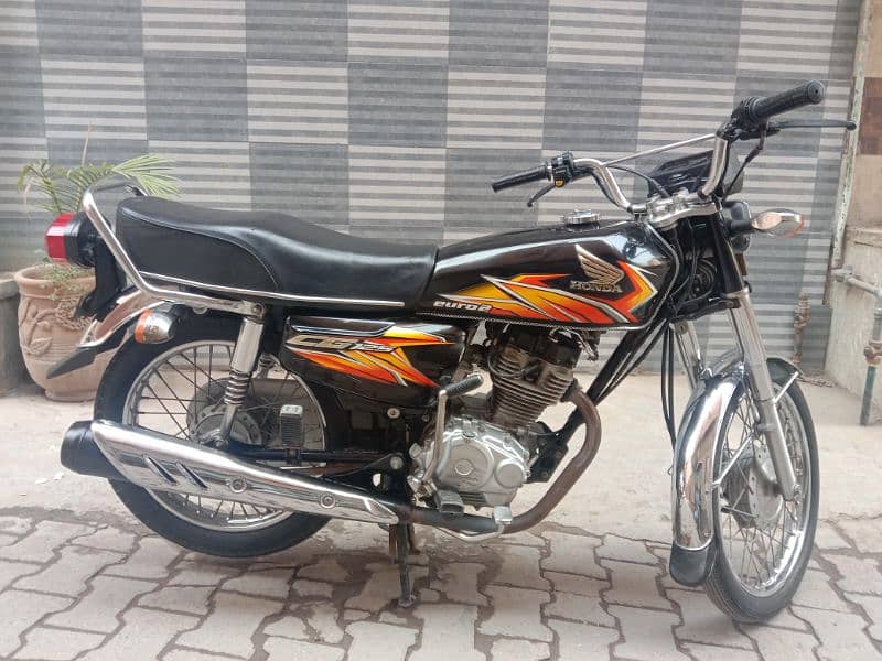 Honda CG125cc is pr be rabta kr sathy ho 03081131194 0