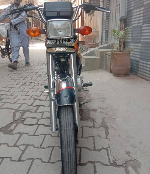 Honda CG125cc is pr be rabta kr sathy ho 03081131194 8