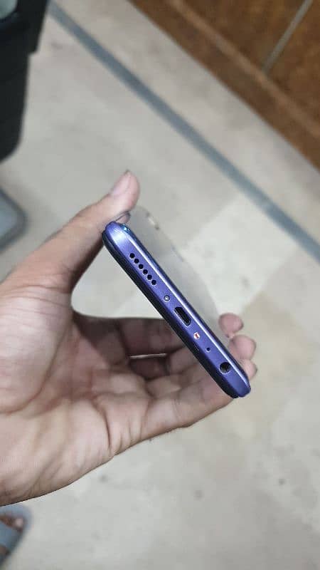 vivo y19 , 8GB 256GB , Dabba gumm ho gaya hai charger handfree,10by10 9