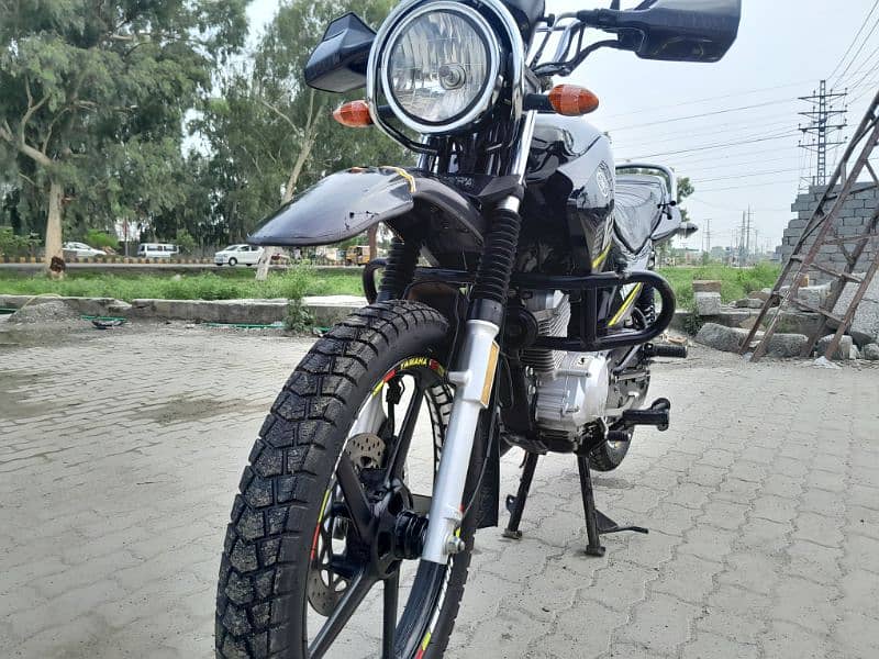 yamaha ybr  G  2023 kpk registerd  showroom condition 1