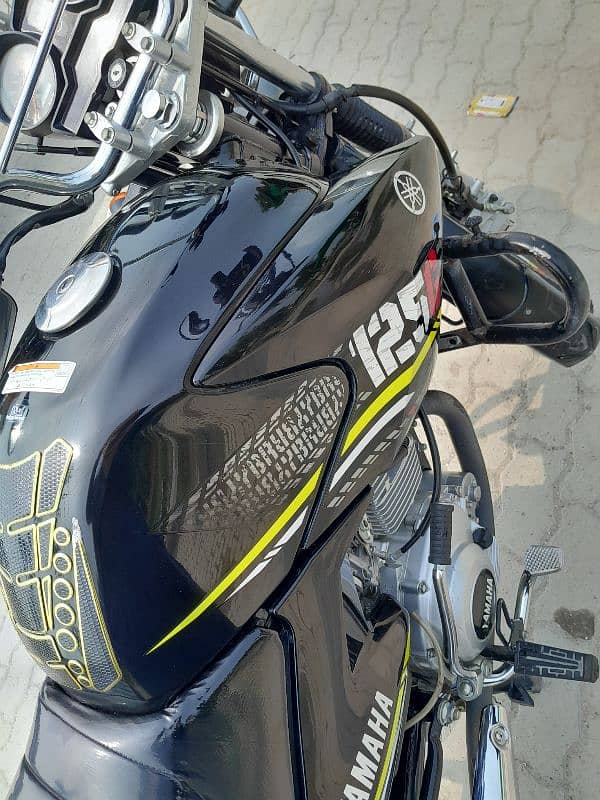 yamaha ybr  G  2023 kpk registerd  showroom condition 3