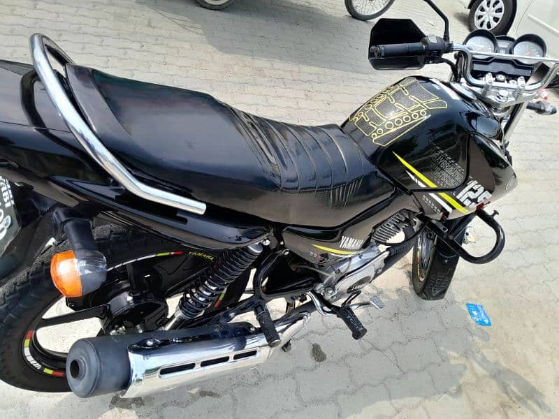 yamaha ybr  G  2023 kpk registerd  showroom condition 5