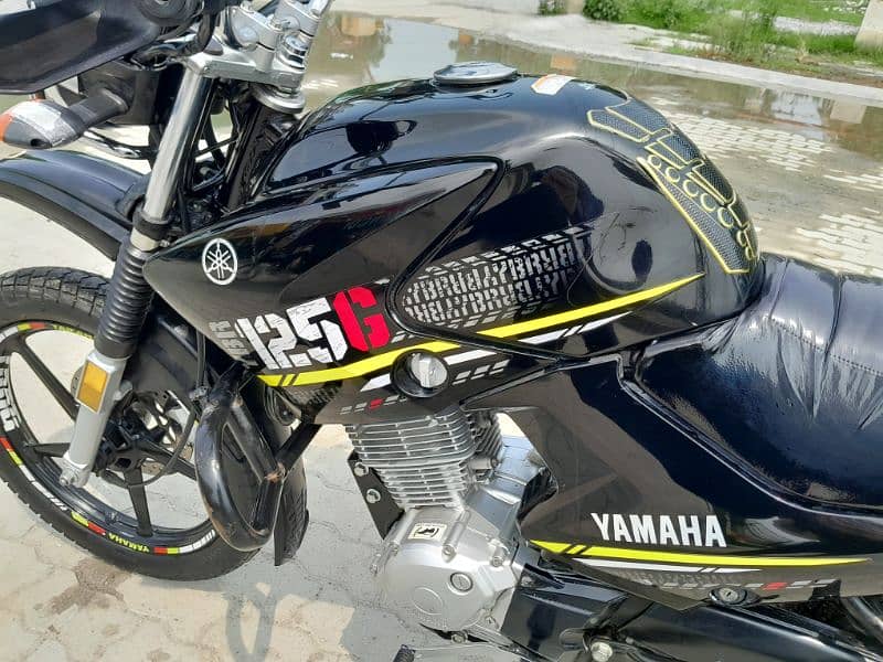 yamaha ybr  G  2023 kpk registerd  showroom condition 8