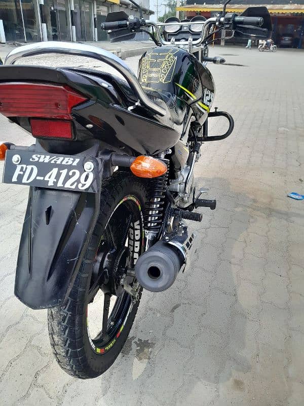 yamaha ybr  G  2023 kpk registerd  showroom condition 11