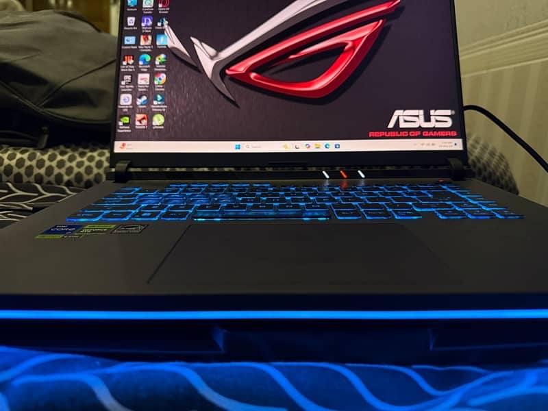 Asus Rog Strix G614JV i7-13650HX 14 Cores  RTX 4060 32GB Ram 1TB M2 1