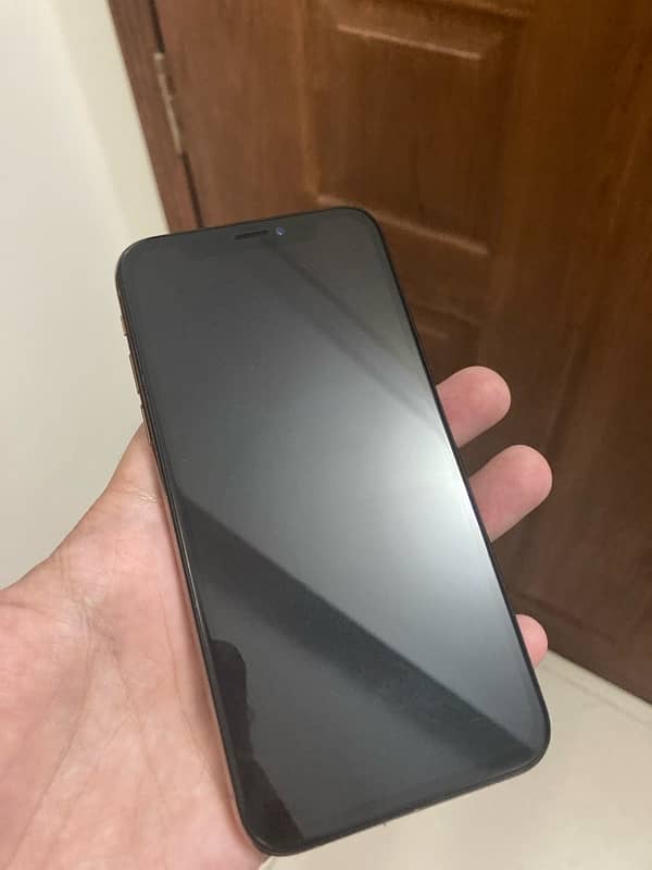 iphone xs non pta256gb 77% battery health 1