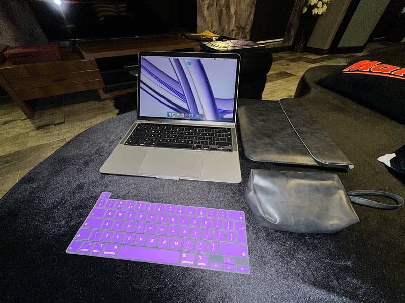 Mac book Pro M1 A2338 4