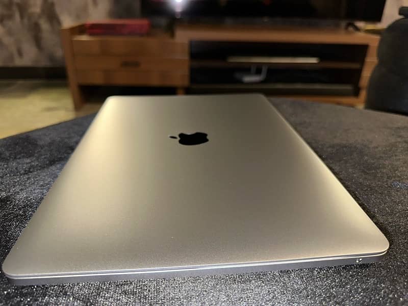 Mac book Pro M1 A2338 6