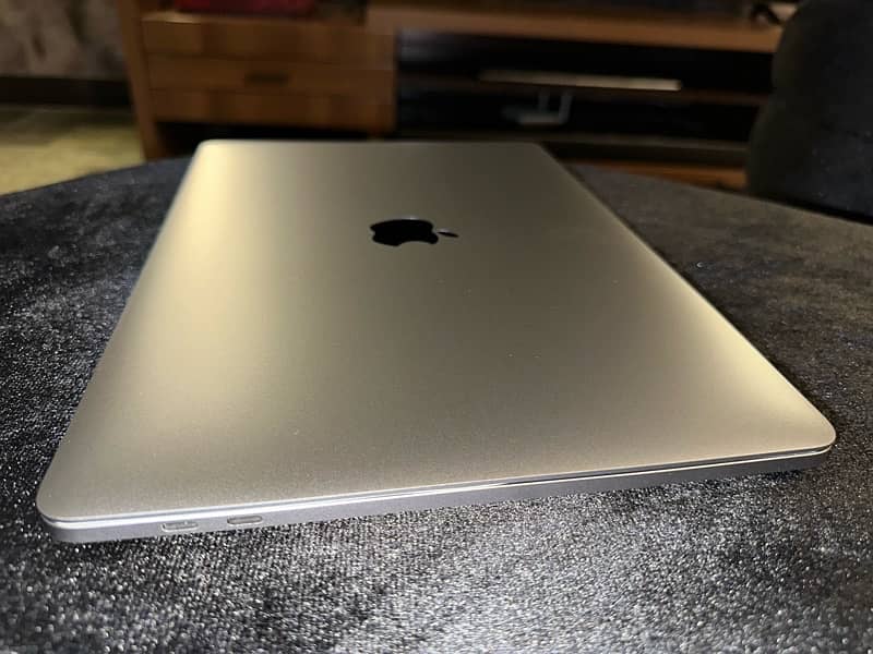 Mac book Pro M1 A2338 8