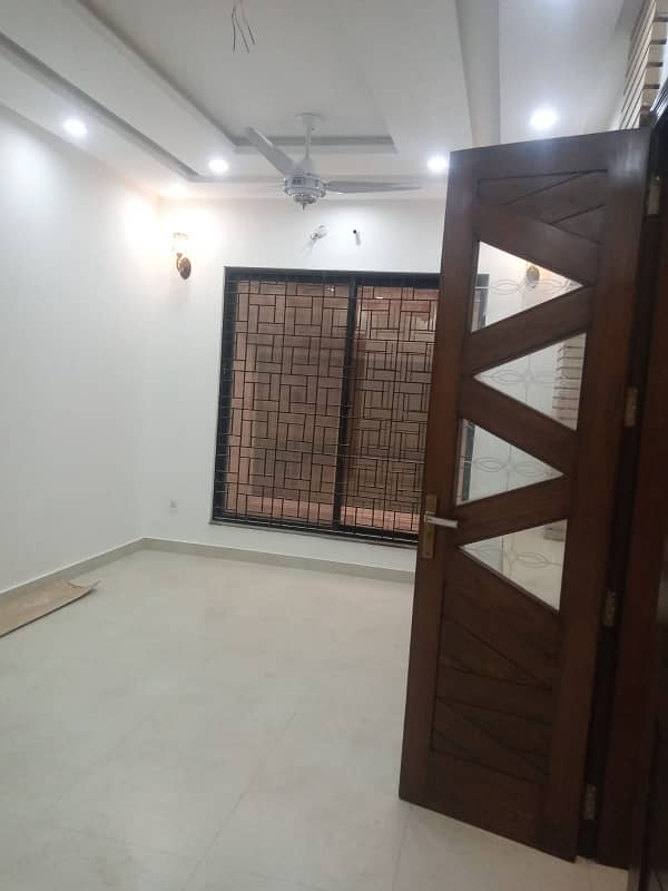 10 Marla House For Sale In Paragon City Lahore 17