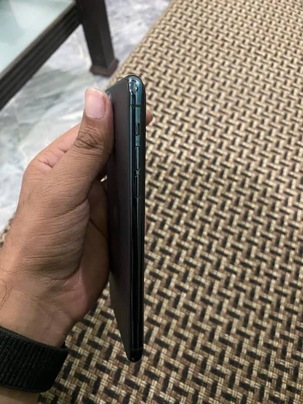 iPhone 11 Pro Max 64gb Non pta Factory unlock 5