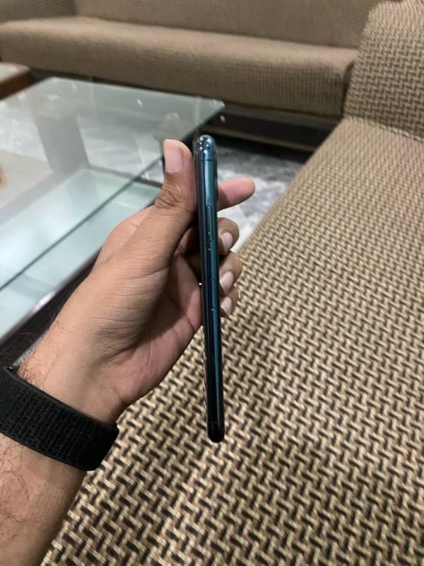 iPhone 11 Pro Max 64gb Non pta Factory unlock 6