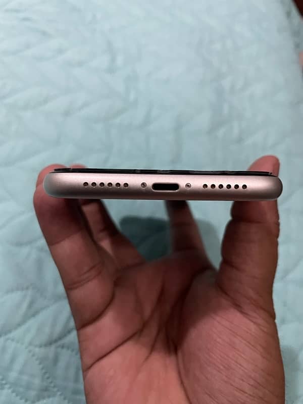 IPhone 11 64GB FU white 4