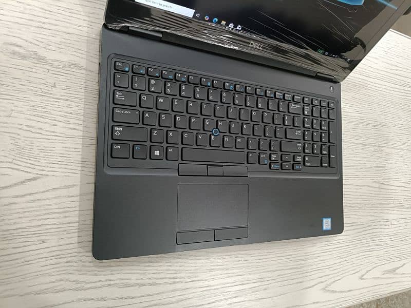 Dell latitude e5590 core i5 8th gen quadcore 15.6 inch 1080p Numpad 4