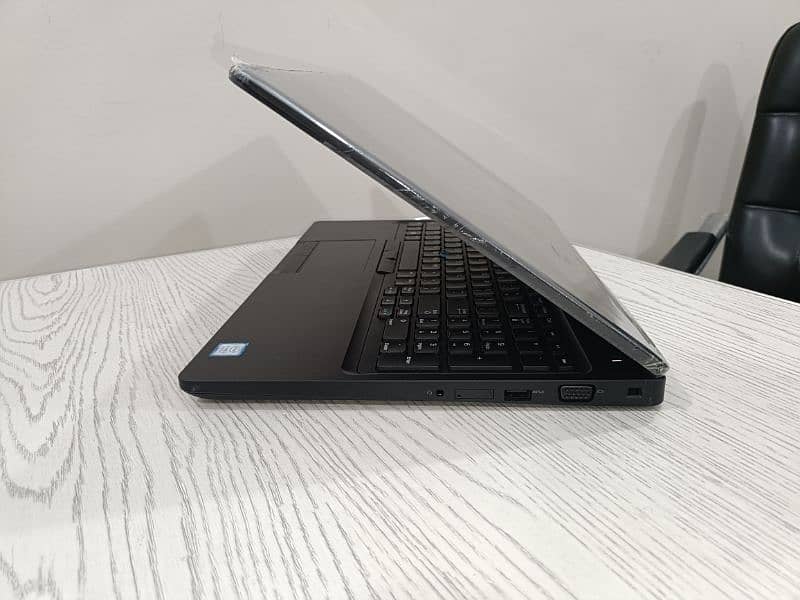 Dell latitude e5590 core i5 8th gen quadcore 15.6 inch 1080p Numpad 8