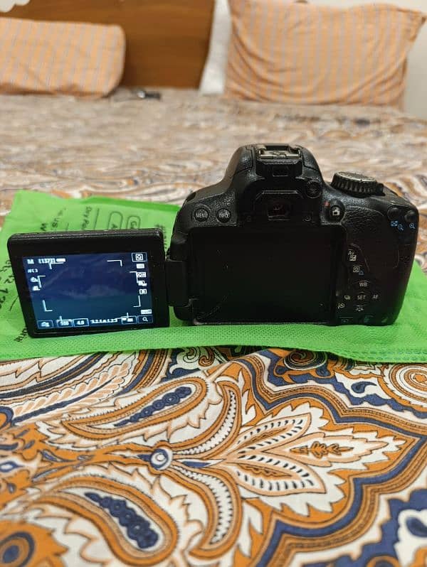 canon eos 600D dslr camera good condition 0