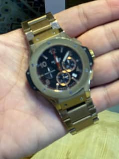 This is a very nice watch, the quality is very good