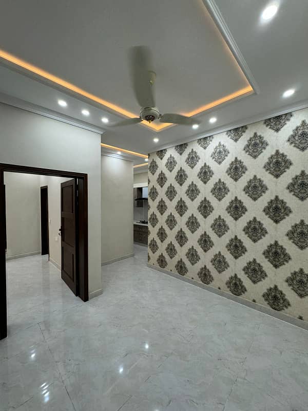 5 Marla Beautifully Designed house For Sale in Bahria Orchard Lahore 12