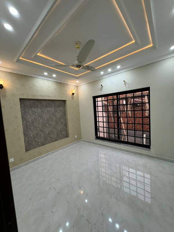 5 Marla Beautifully Designed house For Sale in Bahria Orchard Lahore 13