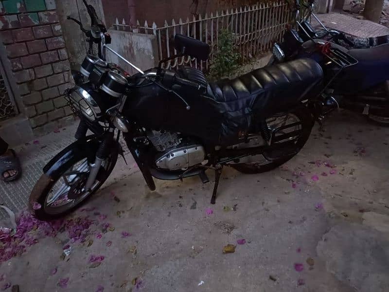 Suzuki GS 150 SE 4