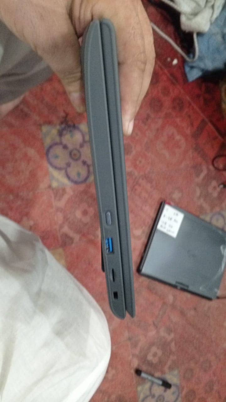 Lenovo 100e Laptop 3