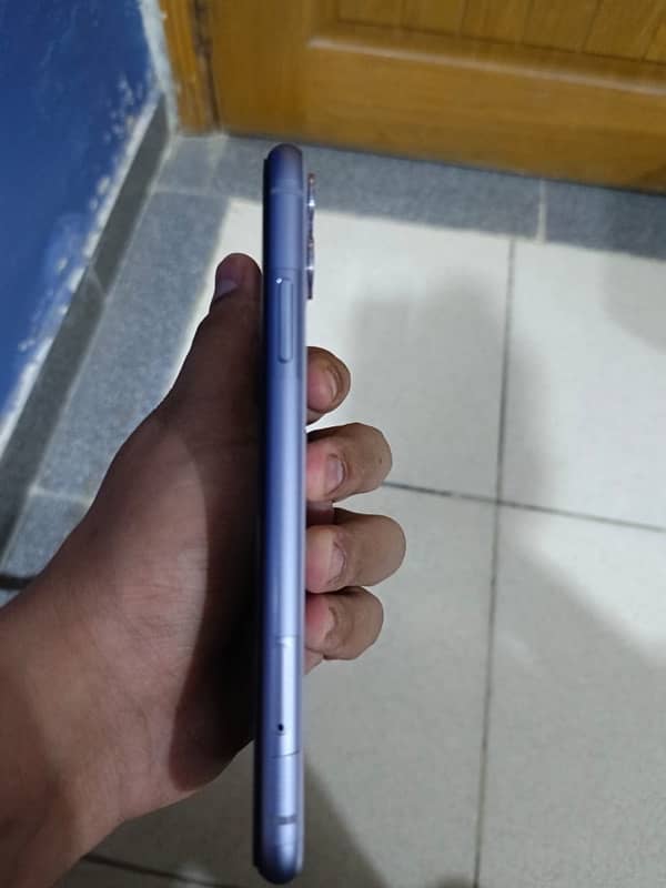 IPHONE 11  9/10 CONDITION 3