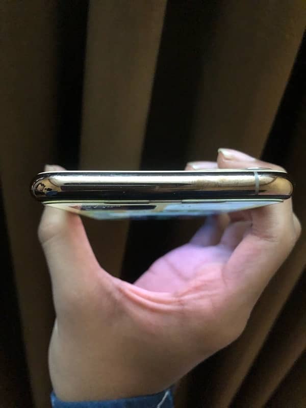 Iphone 11 Pro max Golden Pta approved HK model 4