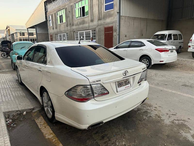 Toyota Crown 2010 1