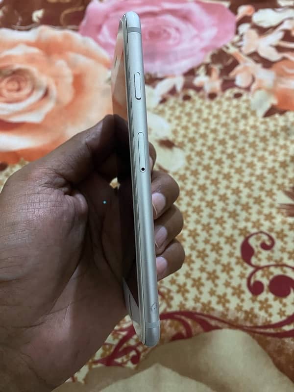 iPhone 6S. 64 GB Gray colour 4