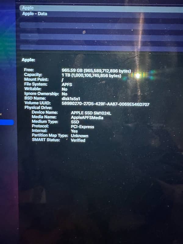 Macbook Pro 2017 15 inch 1 tb ssd 4 gb amd radeon gpu i7 processor 7