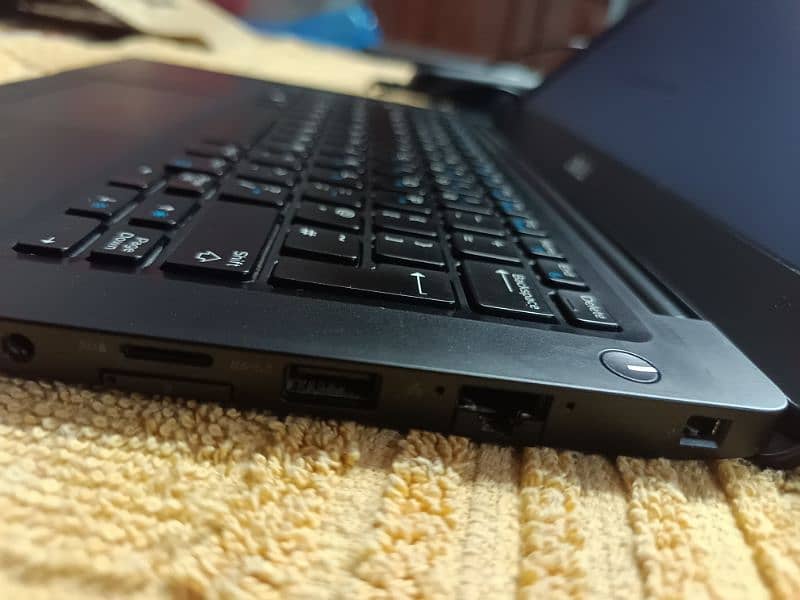 Dell laptops core i5 8th generation 4gb intel Hd graphics 03430444742 17