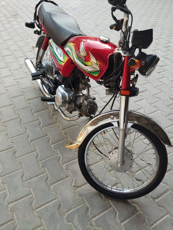 honda70.2023 model. letter hy. best condition. 03039294267 2